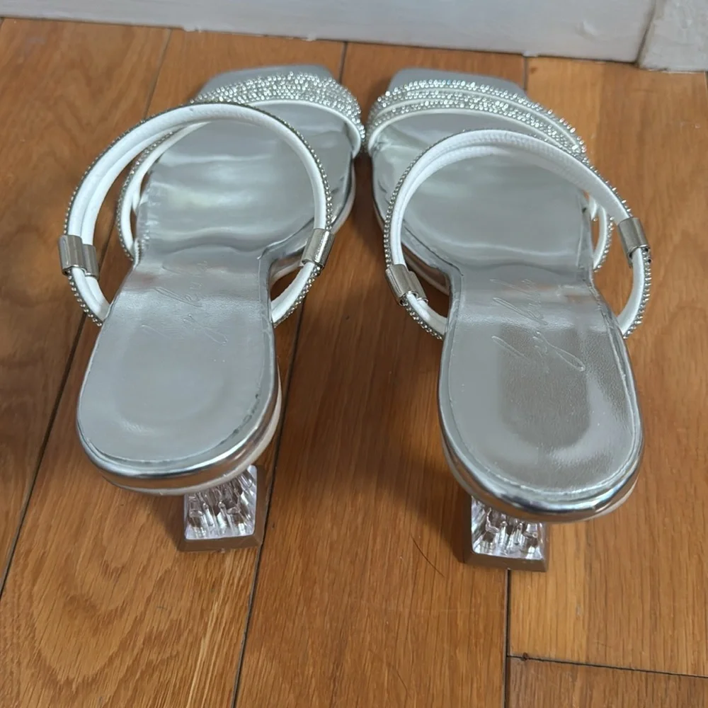 Women's Silver Heels - Picture 3 of 6